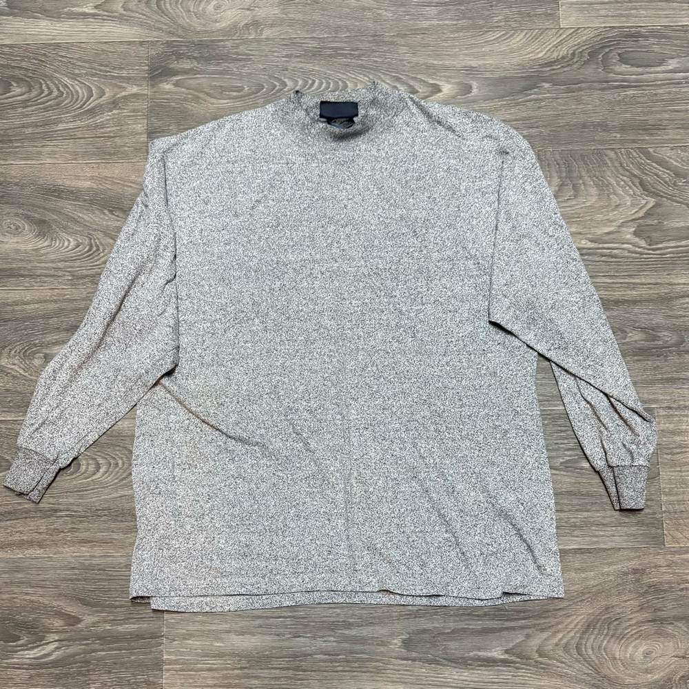 Stylish Long-Sleeved Gray T-Shirt